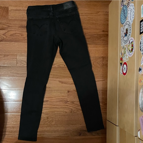 Black 711 Skinny Levi’s Jeans - Picture 2 of 3